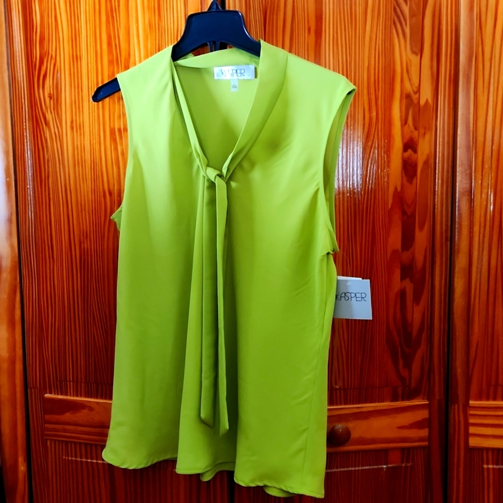 Sleeveless shirt